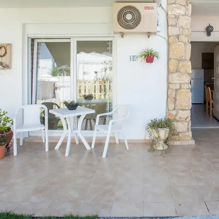 Mai Garden Apartment חניוטי